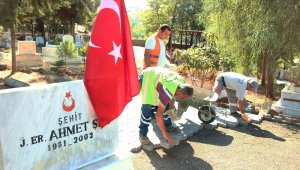 Büyükşehir'den şehit mezarına bakım ve yol çalışması