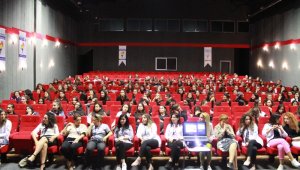 Doç. Dr. Arslan: "Erken tanı ile meme kanserini yenebiliriz"