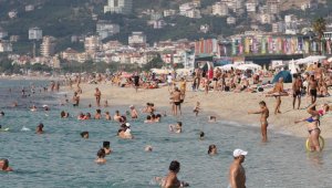 Doğuda kar Alanya'da deniz keyfi
