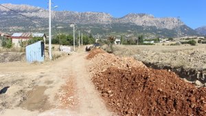 Elmalı'da yollar yenileniyor