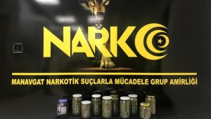 Evinden kavanoz dolusu uyuşturucu çıktı