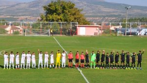 Manavgat Belediyespor liderliği bırakmadı