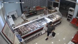 Manavgat kasaplarının korkulu rüyası, kendisini öğretmen olarak tanıtan kadın