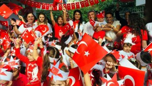 Muratpaşalı miniklerin Cumhuriyet coşkusu