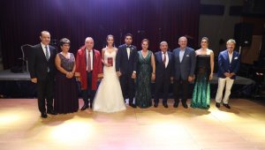 Sabah ailesinin mutlu günü
