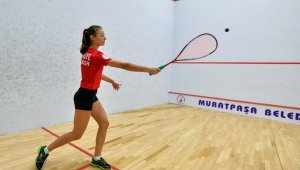 Squash'ta 31 sporcu ile ev sahibi Muratpaşa