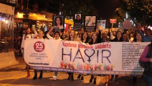 Alanya'da yüzlerce kişi 'kadına şiddet'e karşı yürüdü