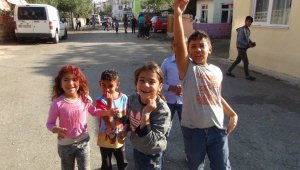 Antalya'da mahalleli hız-kes yapılması için sokağa döküldü