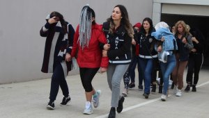 Antalya'da "jigolo yapma" vaadiyle dolandırıcılık: 19 gözaltı