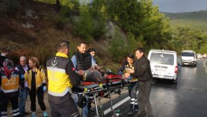 Antalya'da trafik kazası: 1 ölü, 2 yaralı