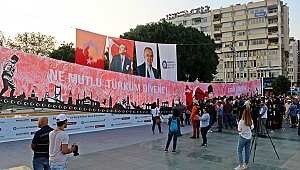 Atatürk’ün ölümünün 81. yıl dönümünde 81 metrekarelik dev ebru