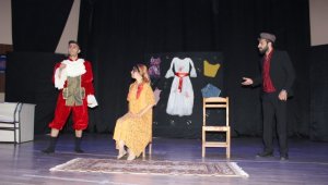 Kadına şiddete tiyatro ile "hayır" dediler