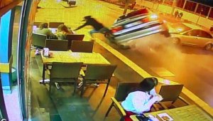 Kaldırımda bekleyen bisikletli dehşeti yaşadı
