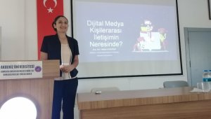 Kumluca Sağlık Bilimleri Fakültesi'nde "Dijital Medya" konuşuldu