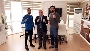 KÜRSÜYE ÇIKACAĞIM SELAMIMI ÇAKACAĞIM