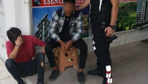 Okul önünde kurusıkı tabancayla yakalandı