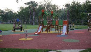 Sahil Antalya'da çocuk şenliği