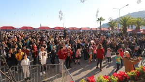 Alanya'da Noel Pazarı 10'uncu yılını kutladı