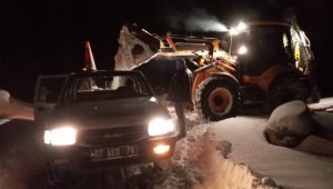 Antalya'da karda mahsur kalan vatandaşlar kurtarıldı