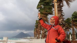 Antalya'da şiddetli rüzgar ve sağanak etkili oluyor