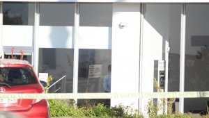 Banka eylemcisi ailesini duyunca ikna oldu