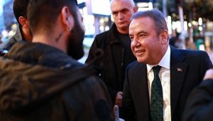 Başkan Böcek Atatürk Caddesi esnafını ziyaret etti