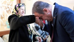 Başkan Böcek'ten huzurevi ziyareti