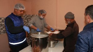 Büyükşehir soğuktan etkilenen evsizlere kucak açtı