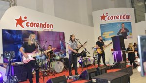Corendon Airlines'tan Travel Turkey İzmir'in ilk gününde konser sürprizi