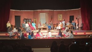 Döşemealtı'ndaki gönüllülerden "Pijama" tiyatrosu