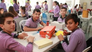 Eski eşyalar yeni oyuncaklara dönüştü