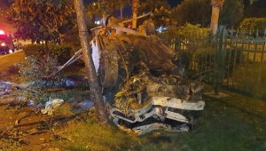 Hurda yığınına dönen araçtan sağ çıktı