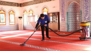 Kaş Belediyesi, camilerde temizlik başlattı