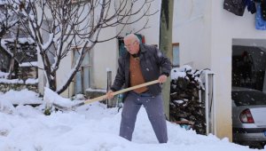 Kaş yayla yollarında karla mücadele