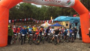 Kepez'de pedallar yarışıyor