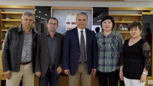 Kırgız Derneğinden Başkan Uysal'a ziyaret