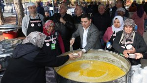 Köy pazarında panayır havası yaşanıyor