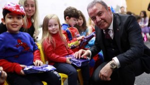 Kreşli minikler yeni yılı Başkan Böcek'le kutladı