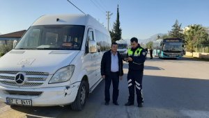 Okulların çevresindeki 128 şahıs incelendi