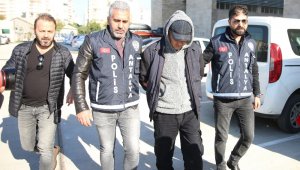 Özbekistanlı eylemci doktorun tek hayali iyi bir hayat kurmakmış