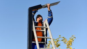 Parklar güneşle aydınlanıyor