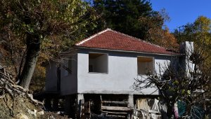 Yangın sonucu kullanılamaz hale gelen ev yeniden inşa edildi