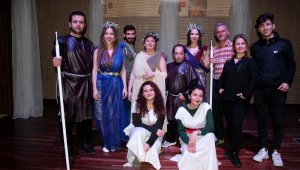 'Tiyatro Akademi' perdelerini açıyor