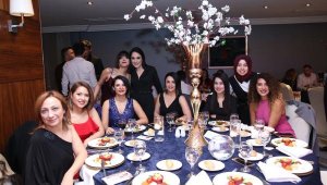 5 fabrika çalışanları gala yemeklerinde buluştu