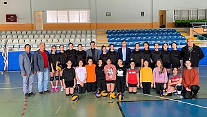 AK Partili Uslu’dan  voleybolculara moral