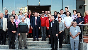 Başkan Böcek'ten huzurevine ziyaret