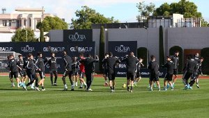 Beşiktaş orta ve şut çalıştı