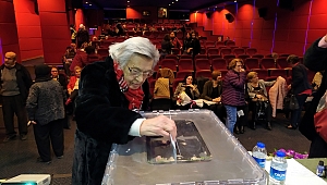 CHP Finike'de kadın kolları seçimi