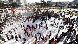 ÇOCUKLAR KARLA EĞLENDİ