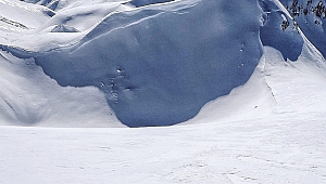 Dağlarda kış manzarası